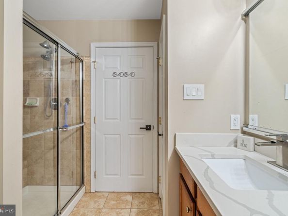 604 Greycliffe Ln, Ambler PA 19002