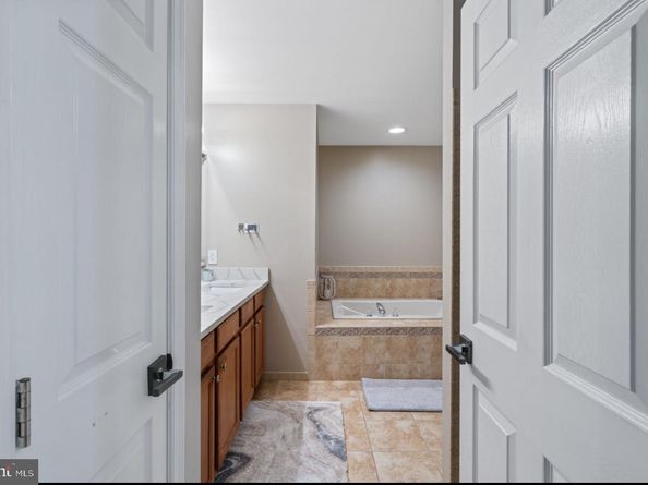 604 Greycliffe Ln, Ambler PA 19002