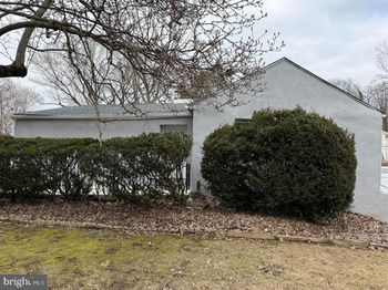 8002 Ivy Lane