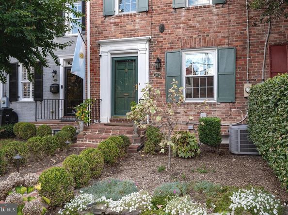 707 S Royal Street, Alexandria VA 22314