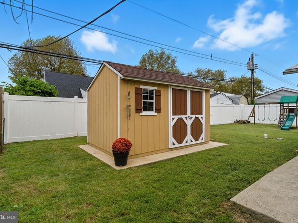 9 Newberry Lane, Levittown PA 19054