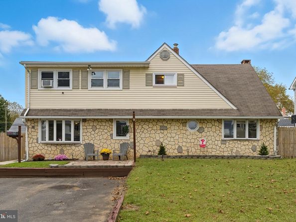 9 Newberry Lane, Levittown PA 19054