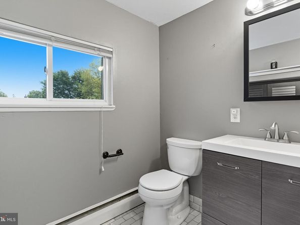 9 Newberry Lane, Levittown PA 19054