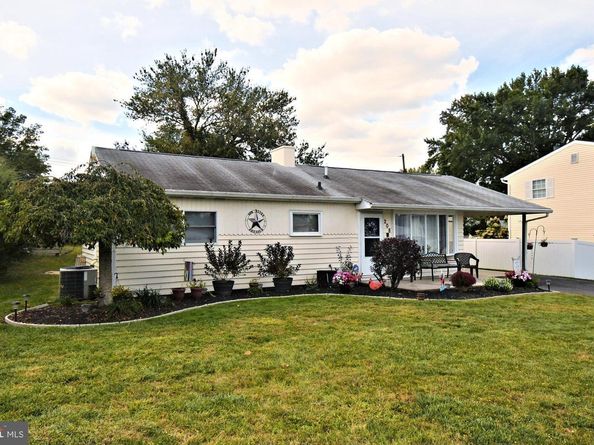 208 Suffolk Road, Fairless Hills PA 19030