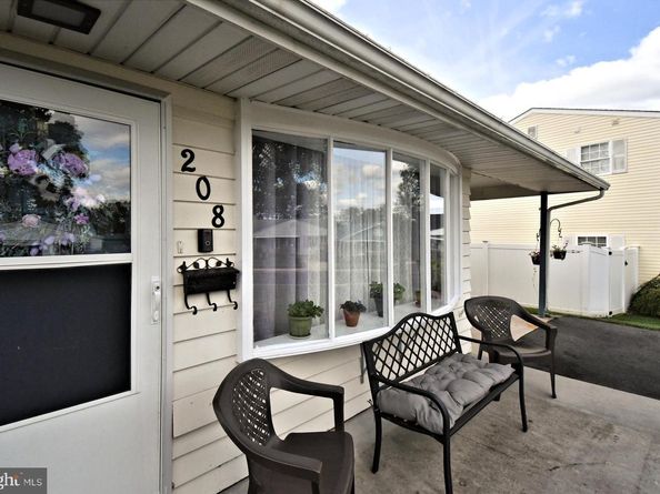 208 Suffolk Road, Fairless Hills PA 19030