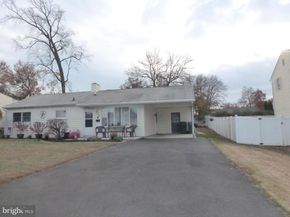 208 Suffolk Road, Fairless Hills PA 19030