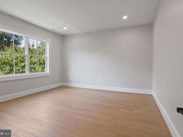 2541 23rd Road N, Arlington VA 22207