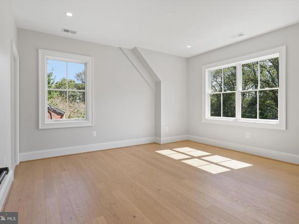 2541 23rd Road N, Arlington VA 22207