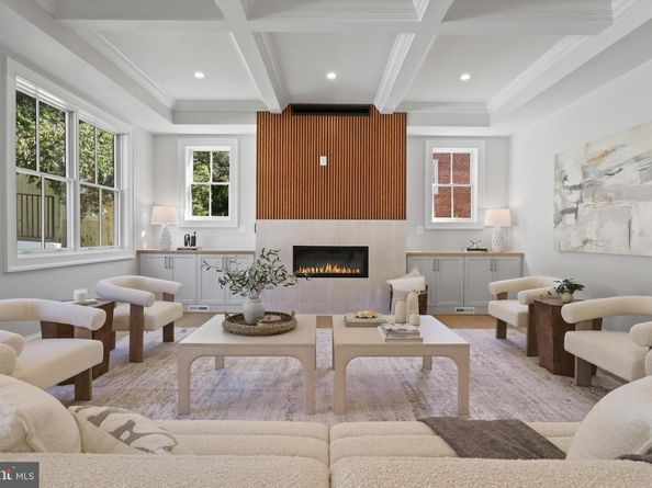2541 23rd Road N, Arlington VA 22207