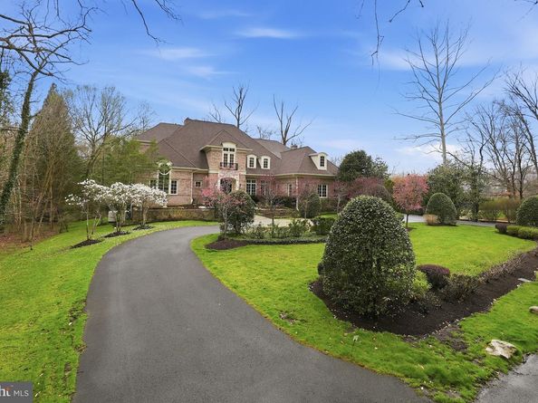 904 Mackall Avenue, Mclean VA 22101