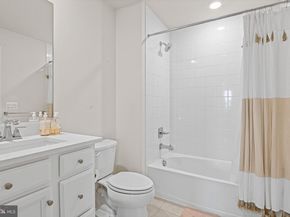 13007 Hattontown Square, Herndon VA 20171