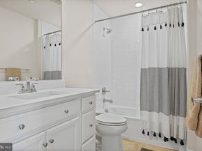 13007 Hattontown Square, Herndon VA 20171