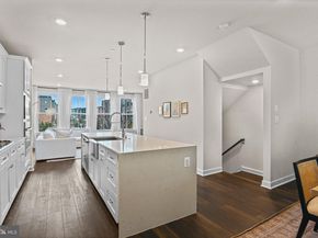 13007 Hattontown Square, Herndon VA 20171