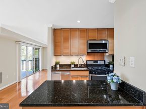 206 Park Terrace Court SE 38, Vienna VA 22180