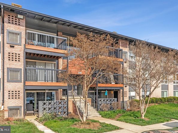 206 Park Terrace Court SE 38, Vienna VA 22180