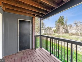 206 Park Terrace Court SE 38, Vienna VA 22180