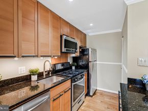 206 Park Terrace Court SE 38, Vienna VA 22180