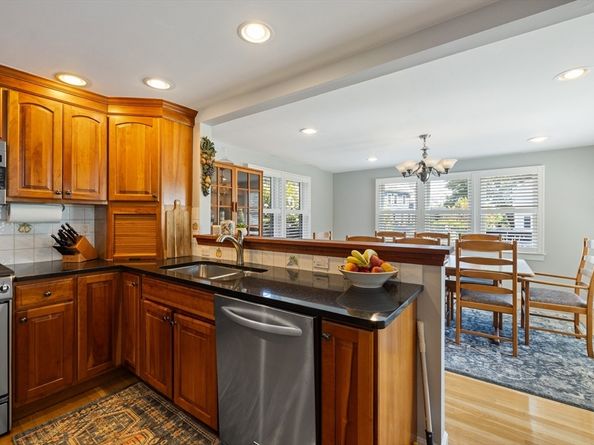 21 Reed St, Marblehead MA 01945