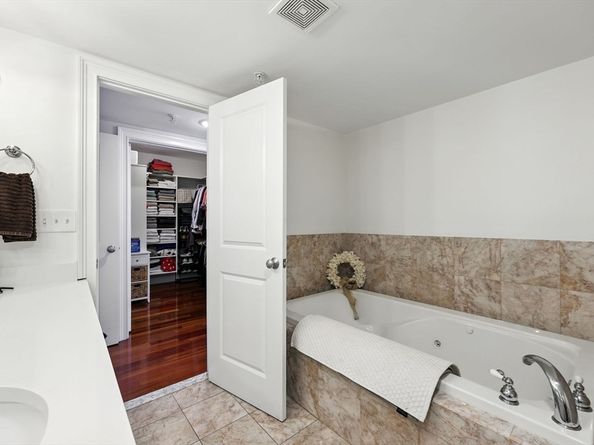 15 Park Ave 307, Hull MA 02045