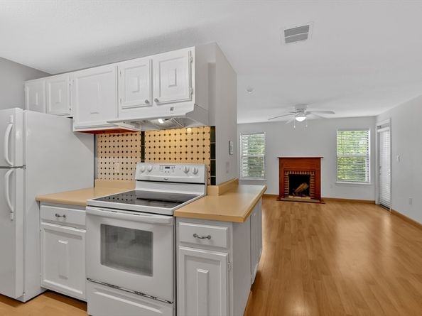 16 Walden Dr 15, Natick MA 01760