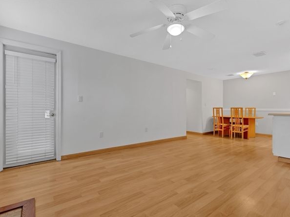 16 Walden Dr 15, Natick MA 01760