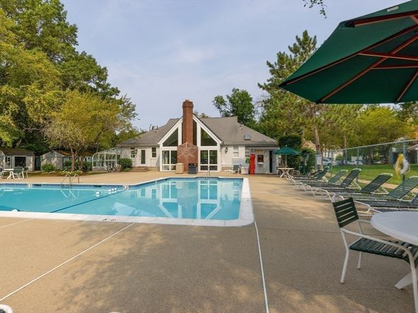 16 Walden Dr 15, Natick MA 01760