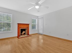 16 Walden Dr 15, Natick MA 01760