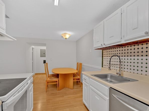 16 Walden Dr 15, Natick MA 01760
