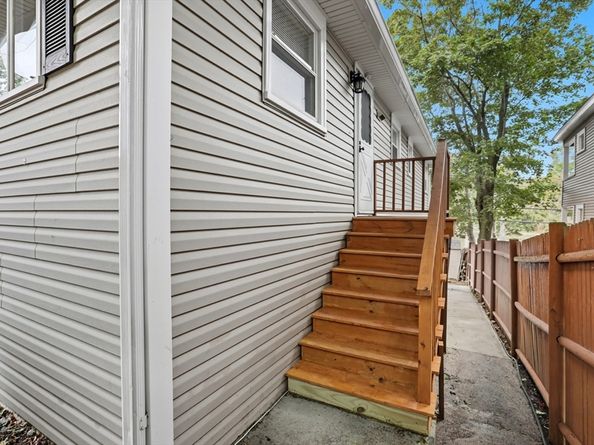 8 Ryan Pl, Swampscott MA 01907
