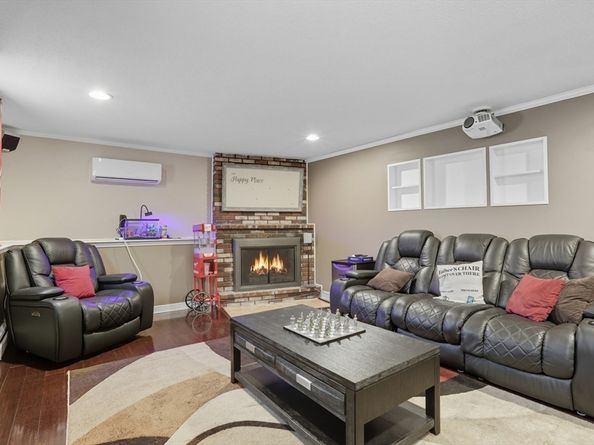 8 Ryan Pl, Swampscott MA 01907