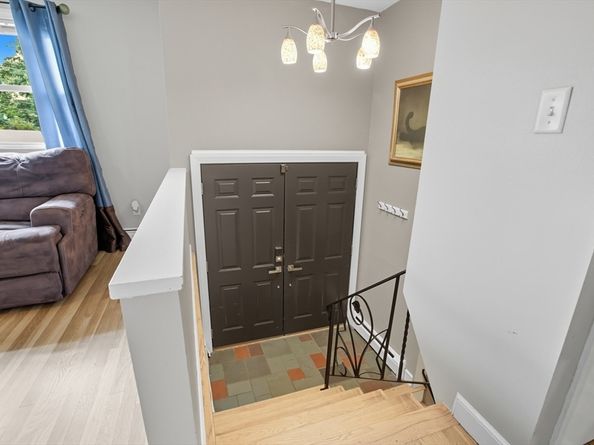 8 Ryan Pl, Swampscott MA 01907