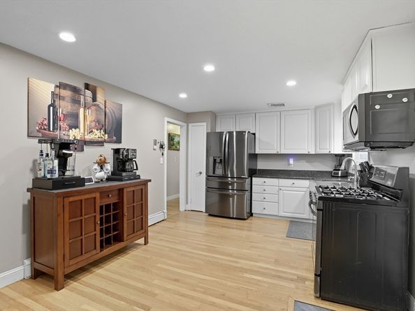 8 Ryan Pl, Swampscott MA 01907