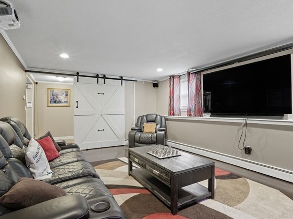 8 Ryan Pl, Swampscott MA 01907