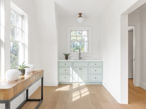 887 Commonwealth Avenue, Newton MA 02459