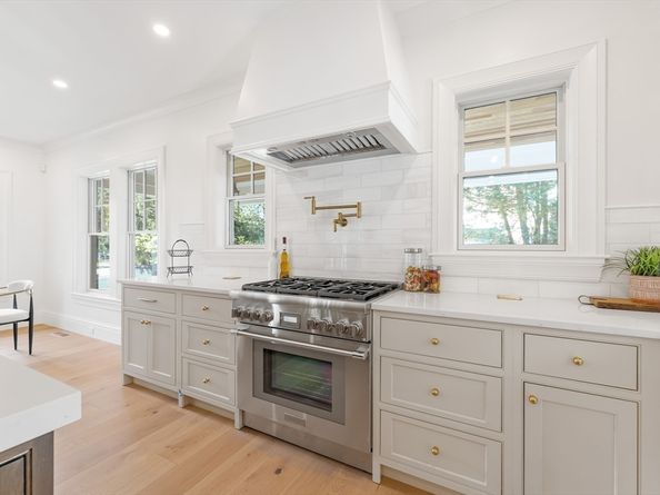 887 Commonwealth Avenue, Newton MA 02459