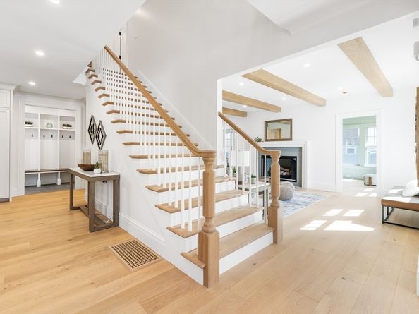 887 Commonwealth Avenue, Newton MA 02459