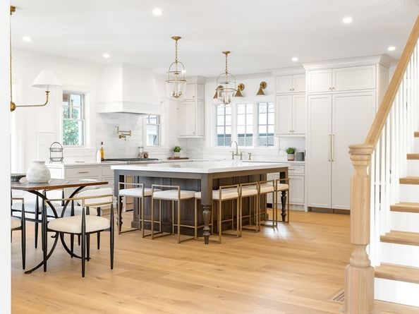 887 Commonwealth Avenue, Newton MA 02459