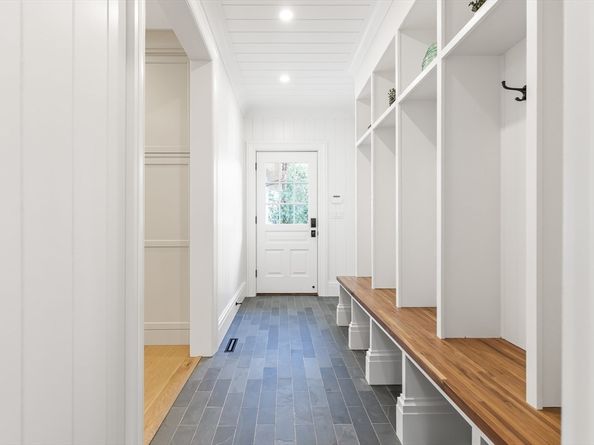 887 Commonwealth Avenue, Newton MA 02459