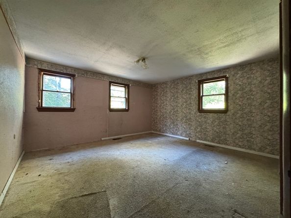 132 Kilbourn Rd, Lancaster MA 01523