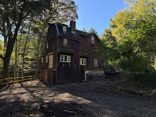 132 Kilbourn Rd, Lancaster MA 01523