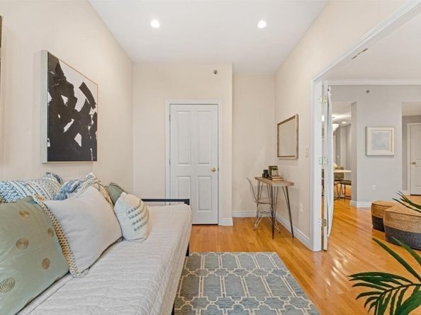 4 Charlesgate East 404, Boston MA 02215