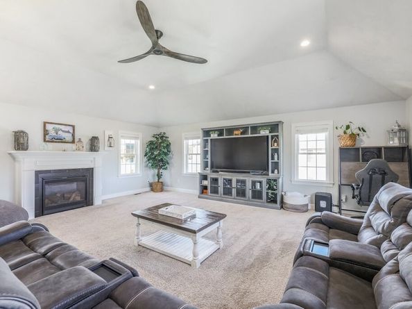 51 Woodside Avenue, Rutland MA 01543