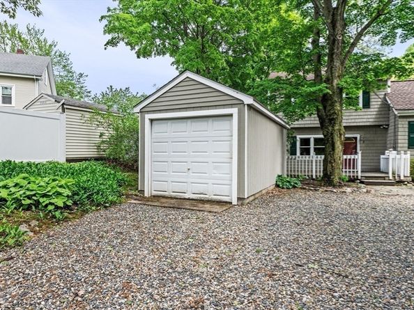 5 Emery Ct, Stoneham MA 02180