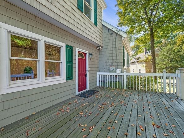 5 Emery Ct, Stoneham MA 02180