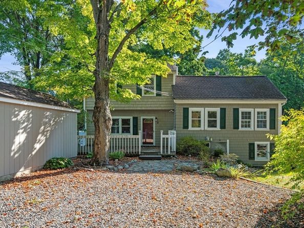 5 Emery Ct, Stoneham MA 02180