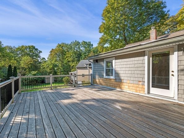 5 Emery Ct, Stoneham MA 02180