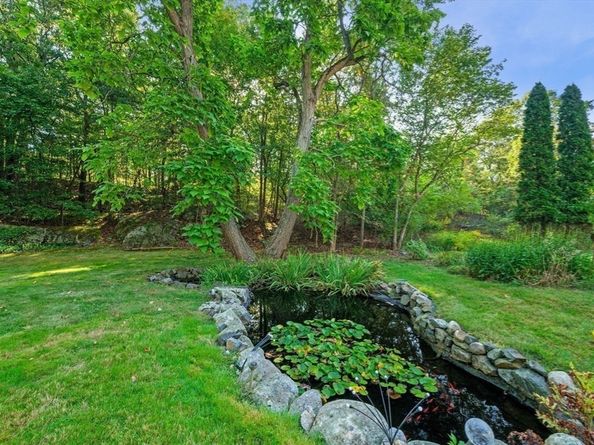 5 Emery Ct, Stoneham MA 02180
