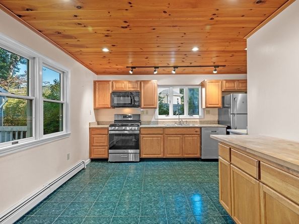 5 Emery Ct, Stoneham MA 02180
