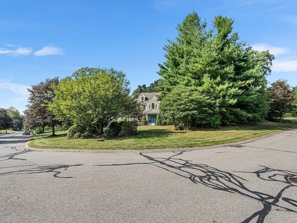 1 Jonathans Way, Upton MA 01568