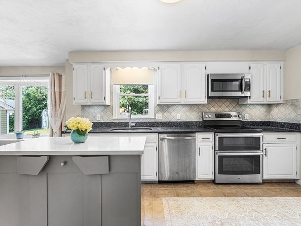 1 Jonathans Way, Upton MA 01568